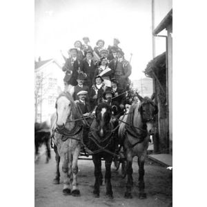 conscrits du Pin en cal&egrave;che en ?