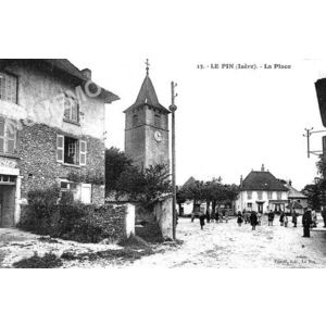 013 le Pin (Is&egrave;re) la place