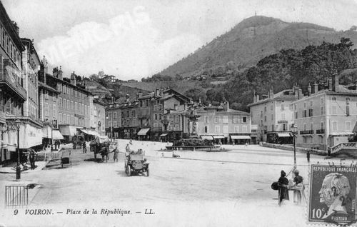 009 Voiron Place de la r&eacute;publique LL