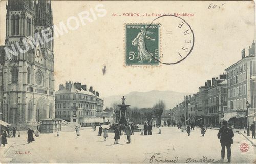 060 Voiron la place de la R&eacute;publique