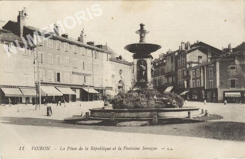 011 Voiron La Place de la r&eacute;publique et la Fontaine Senozan LL