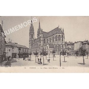 033 Voiron la place Saint-Bruno LL