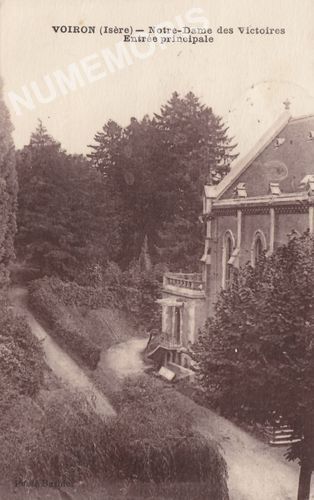 Voiron (Is&egrave;re) Notre-Dame des Victoires entr&eacute;e principale