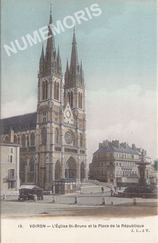 019 Voiron l'&eacute;glise St-Bruno et la place de la R&eacute;publique