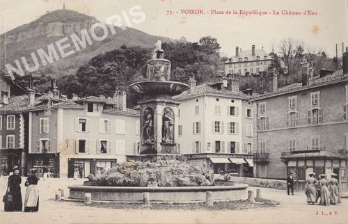 073 Voiron place de la r&eacute;publique le ch&acirc;teau d'eau