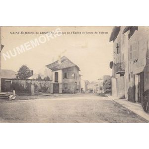 Saint-Etienne-de-Crossey place de l'&eacute;glise et route de Voiron
