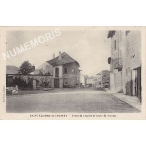 Saint-Etienne-de-Crossey place de l'&eacute;glise et route de Voiron