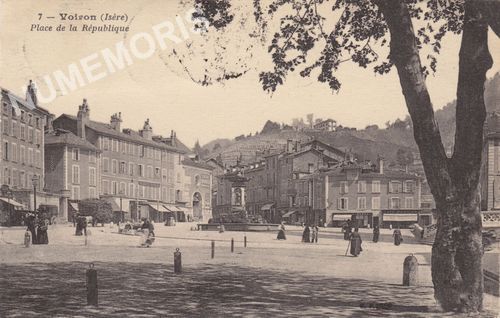 007 Voiron (Is&egrave;re) place de la R&eacute;publique