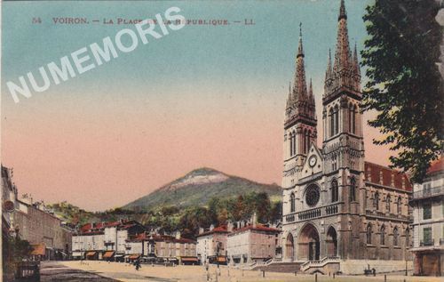 054 Voiron la place de la R&eacute;publique