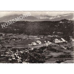 21615 Saint-Etienne-de-Crossey (Is&egrave;re) vue g&eacute;n&eacute;rale a&eacute;rienne sur le village et les montagnes de Chartreuse