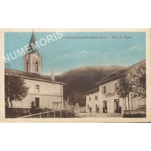 Saint Nicolas de Macherin (Is&egrave;re) place de l'&eacute;glise