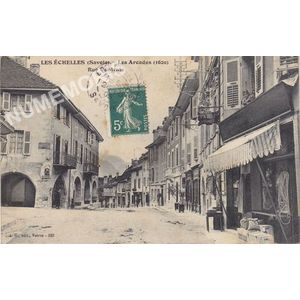 JG 323 les Echelles (Savoie) les arcades (1620) rue centrale