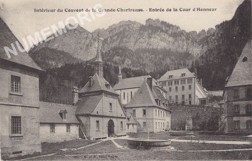 GD 301 int&eacute;rieur du couvent de la Grande Chartreuse entr&eacute;e de la cour d'honneur