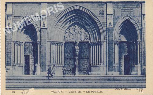 018 Voiron l'&eacute;glise le portail
