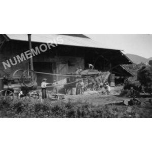 Chirens : batteuse en 1931 aux barraux