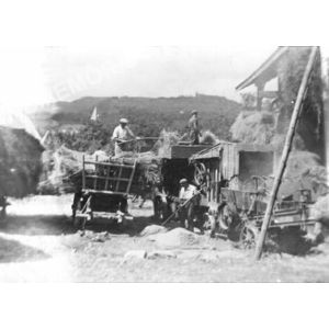 Chirens : batteuse en 1940 &agrave; Beaudin&eacute;