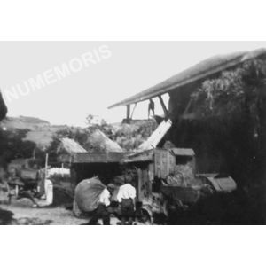 Chirens : batteuse en 1940 &agrave; Beaudin&eacute;