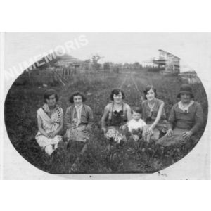 Chirennoises sur les rails vers l'Arsenal vers 1950