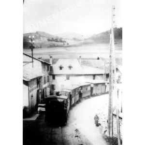 Chirens le Bourg et le tramway vers 1910