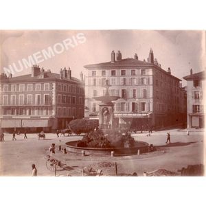 Voiron la place de la R&eacute;publique apr&egrave;s 1897