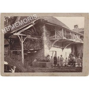 Saint Aupre le Bas : une ferme dans le bourg vers 1900