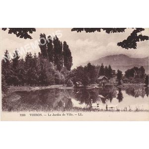 1233 Voiron le jardin de ville LL