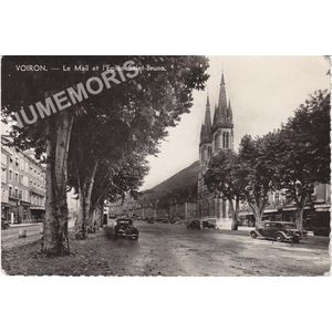 Voiron le mail et l'&eacute;glise Saint-Bruno