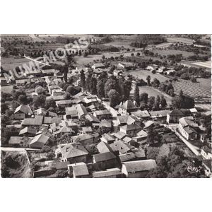 40128 Vourey (Is&egrave;re) vue a&eacute;rienne panoramique. au centre ch&acirc;teau Mistral
