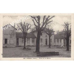 336 Vourey (Isère) place de la mairie