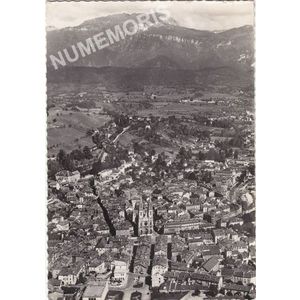 21052 VOIRON (Is&egrave;re) Vue g&eacute;n&eacute;rale a&eacute;rienne sur la ville et la Grande Sure