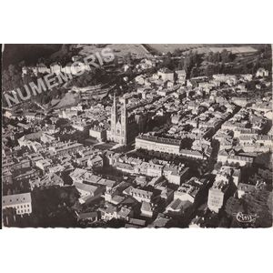 VOIRON (Is&egrave;re) 100  Vue g&eacute;n&eacute;rale a&eacute;rienne et la Cath&eacute;drale