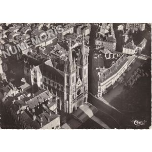 VOIRON (Is&egrave;re) 101 - La Cath&eacute;drale - Vue a&eacute;rienne