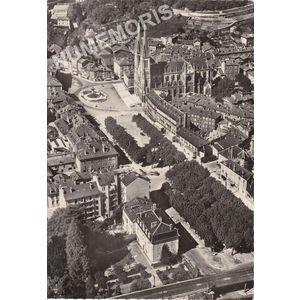 21053 VOIRON (Is&egrave;re) Vue a&eacute;rienne sur le Cours S&eacute;nozan la Place de la R&eacute;publique et l'Eglise Saint-Bruno