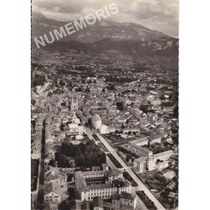21065 - VOIRON-CHARTREUSE (Is&egrave;re) Vue g&eacute;n&eacute;rale a&eacute;rienne au fond les Montagnes de Chartreuse