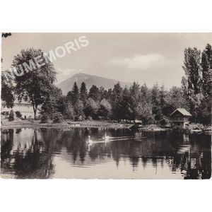 042 Voiron le jardin de ville la pi&egrave;ce d'eau