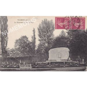 Voiron (Is&egrave;re) le monument aux morts