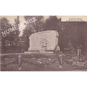 Voiron (Is&egrave;re) le monument aux morts