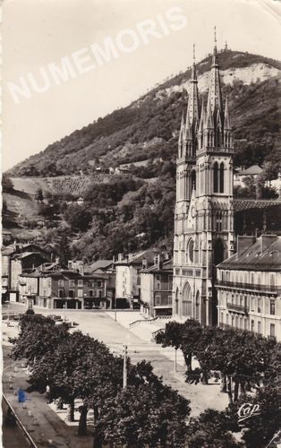011 Voiron vue sur la Cath&eacute;drale et Notre-Dame de Vouise