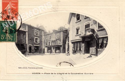 Voiron place de la Libert&eacute; et la Coop&eacute;rative Ouvri&egrave;re