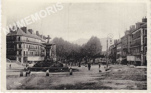Voiron-Chartreuse (Is&egrave;re) place de la R&eacute;publique