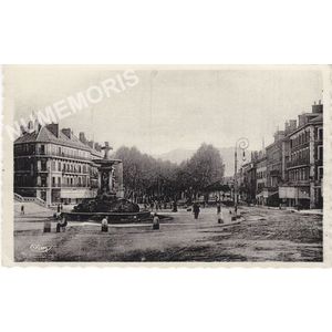 Voiron-Chartreuse (Is&egrave;re) place de la R&eacute;publique