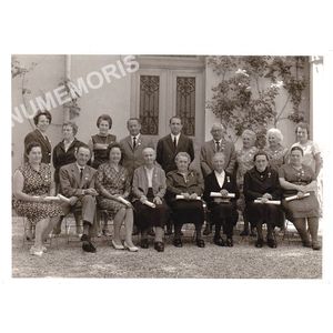 chirens : m&eacute;daill&eacute;s de l'usine Durochat vers 1948