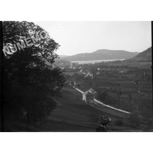 vue sur Charavines et le lac prise en dessus de la Fabrique vers 1910