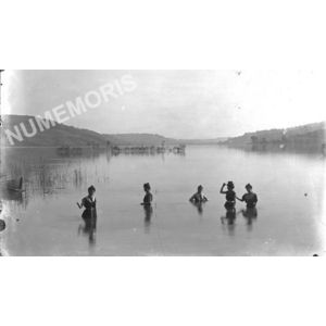 baigneuses dans le lac &agrave; Charavines vers 1910