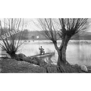 pêcheur sur le lac de charavines