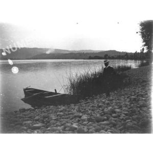 barque sur les rives du lac de Charavines