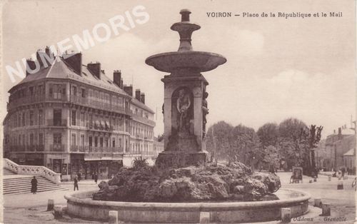 Voiron Place de la R&eacute;publique et le Mail