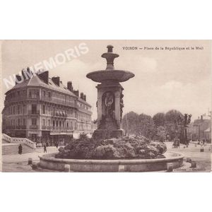 Voiron Place de la R&eacute;publique et le Mail