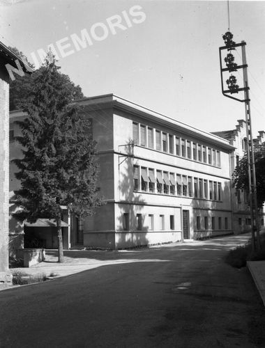 Charavines, ext&eacute;rieur de l'usine du Guillermet