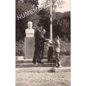 Voissant : buste de Paul Bourde en 1958